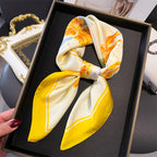 Foulard carré satin femme, anse de sac et cheveux - Le Carré