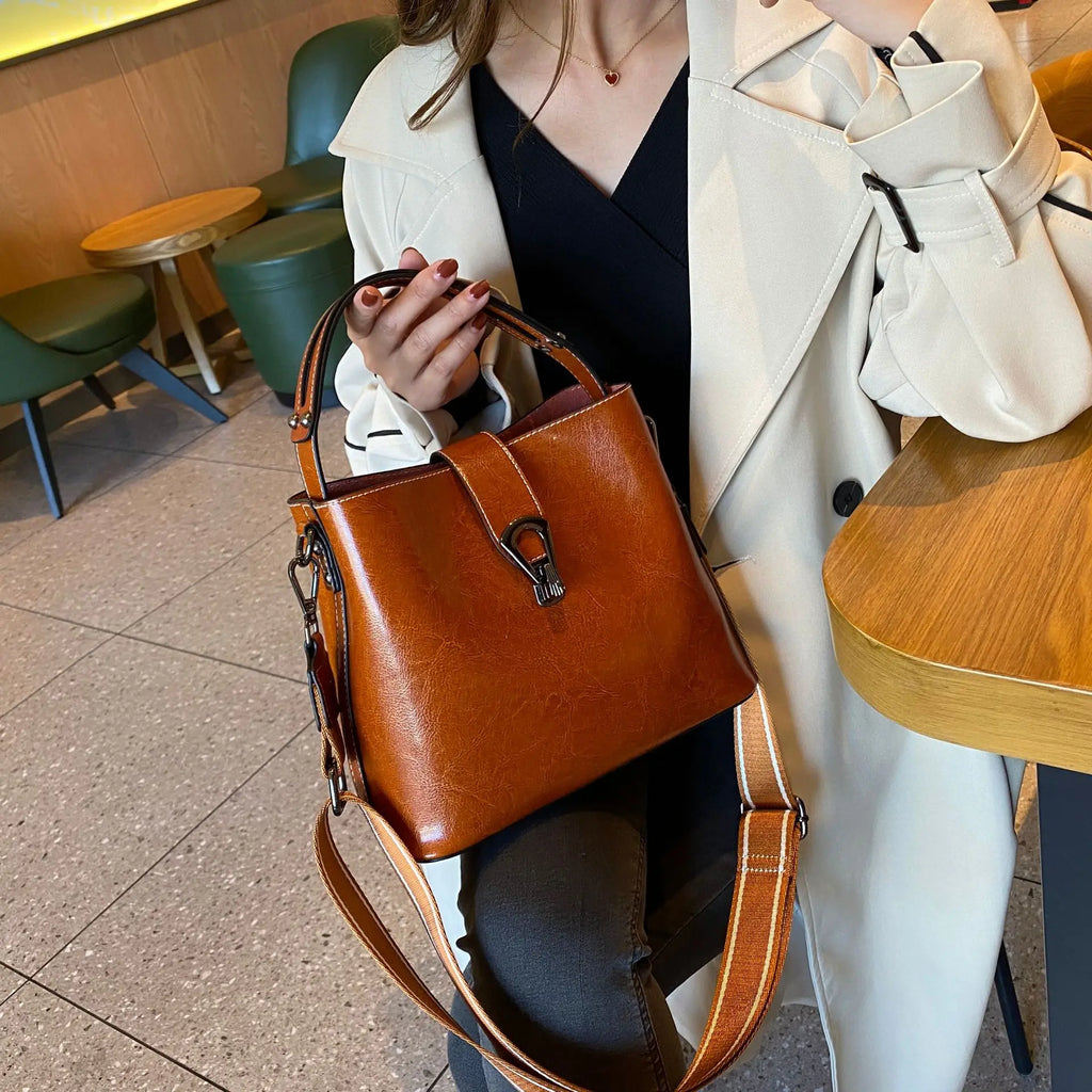 Sac seau femme cuir cire - Chic et decontracte