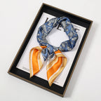 Foulard carré satin femme, anse de sac et cheveux - Le Carré