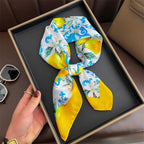 Foulard carré satin femme, anse de sac et cheveux - Le Carré
